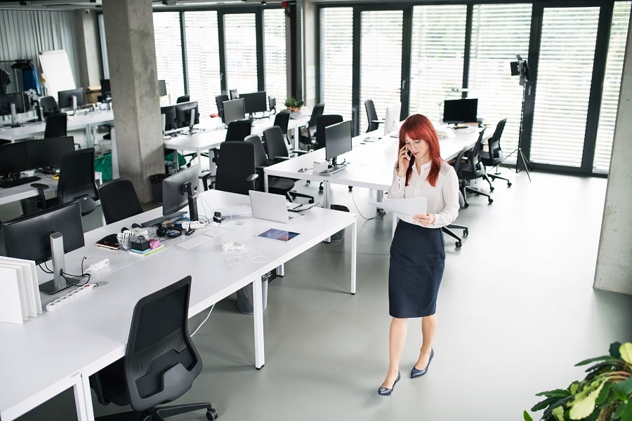 What are the attractions at the Coworking Spaces in Delhi